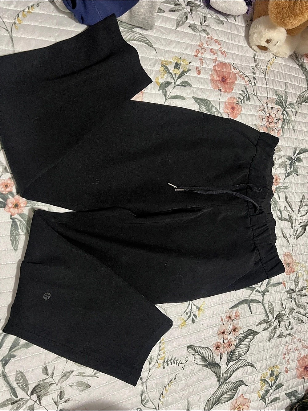 Lululemon woven 24” highrise Jogger Pants Size 6 Like New